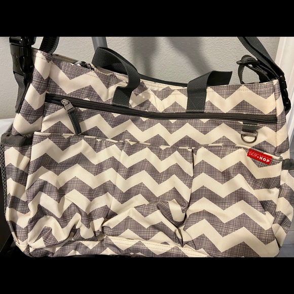 Handbags - Sold!!!! Skip hop extra large messenger diaper